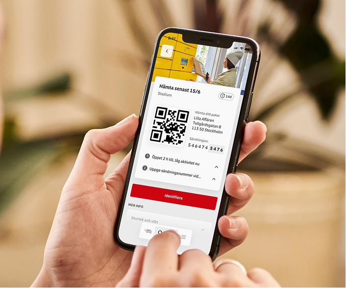 Närbild på en mobiltelefon som visar DHL-appen.